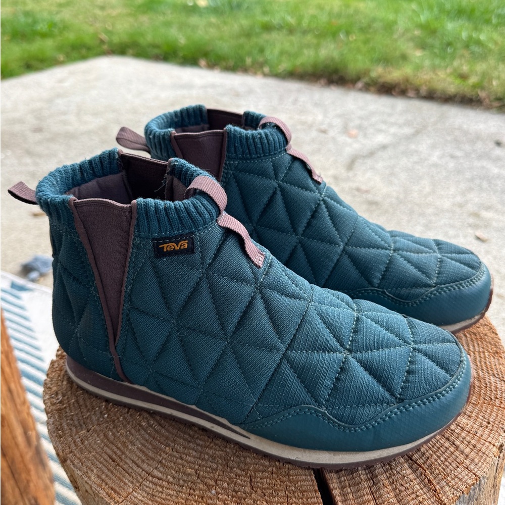 Teva Women’s Quilted Teal Boots